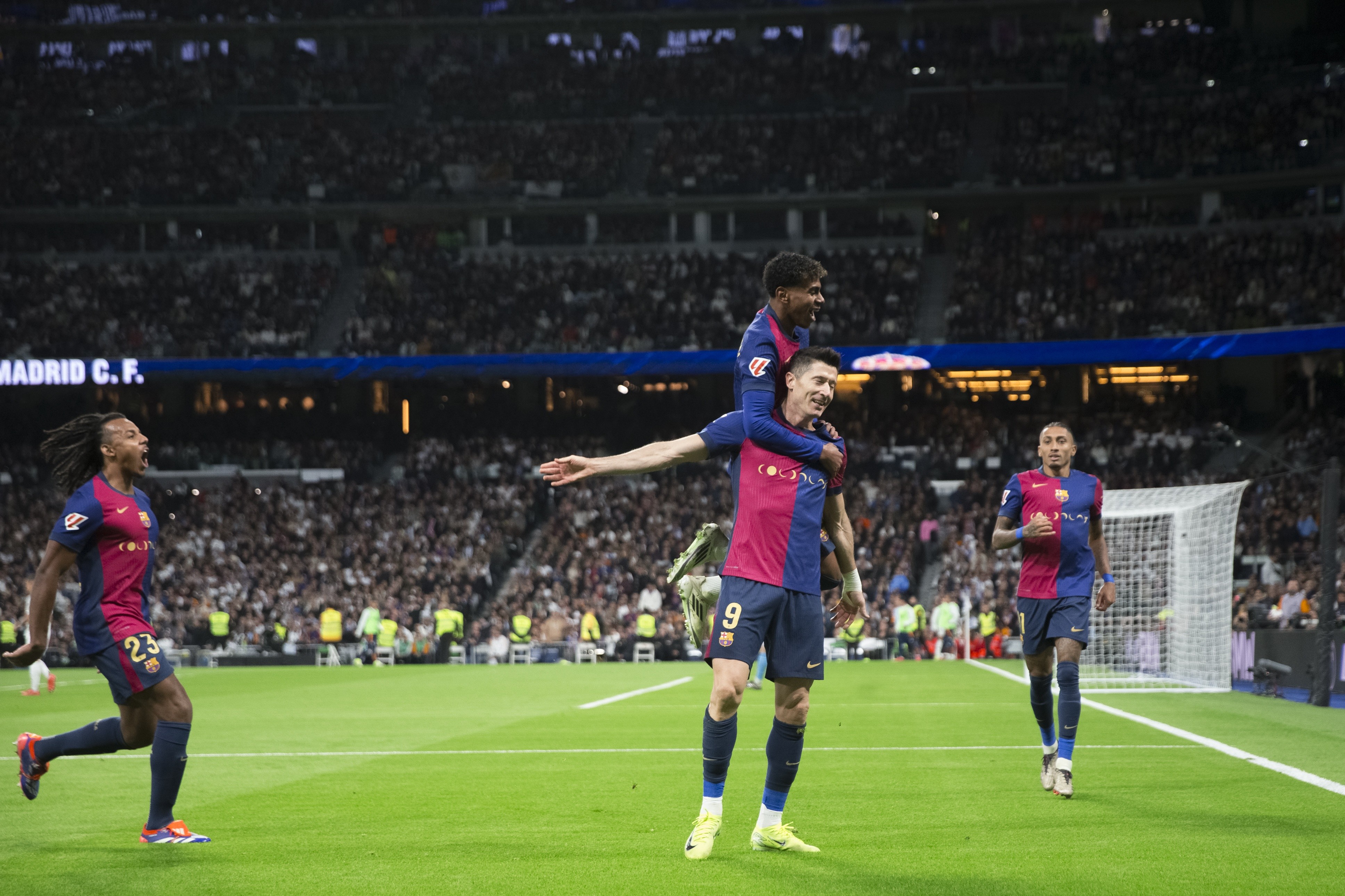 莱万多夫斯基重返赛场，险胜首场状态出色，SKT观众沸腾！的简单介绍